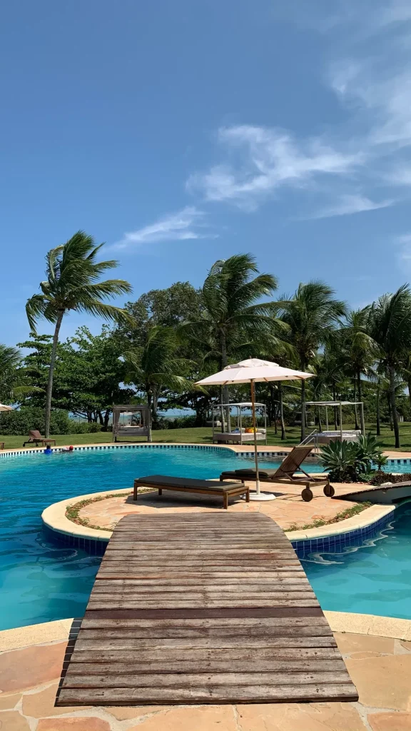 vista da piscina do Vila Angatu Eco Resort & Spa